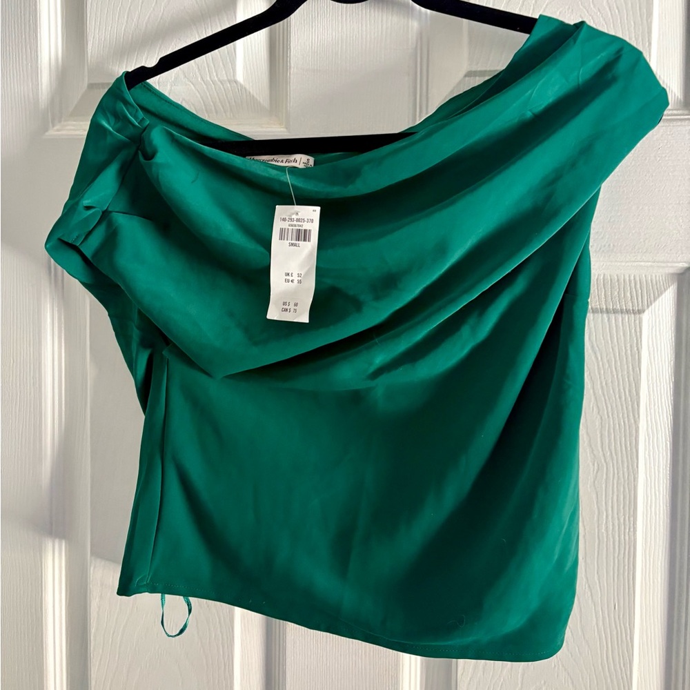🩵 Abercrombie & Fitch Asymmetrical Off-Shoulder Top NWT – S- Bundle 3 for $20